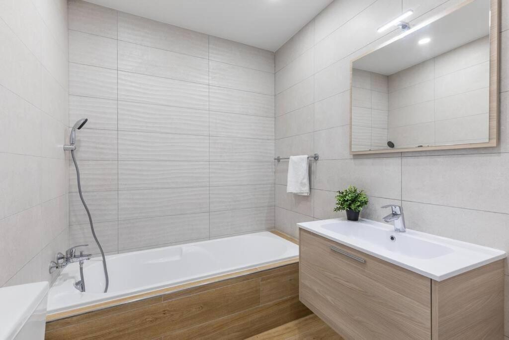 Exquisite Modern Luxury Apt In Central Malta - Walking Distance To The Restaurants & Night Life Is-Swieqi 외부 사진