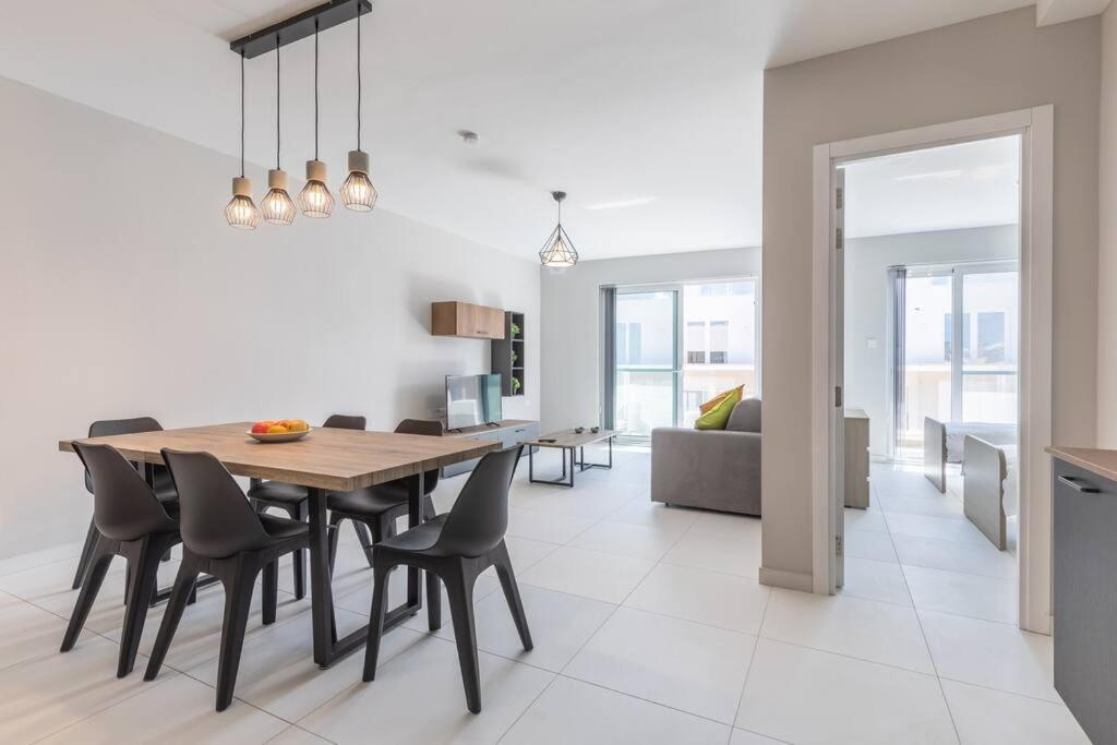 Exquisite Modern Luxury Apt In Central Malta - Walking Distance To The Restaurants & Night Life Is-Swieqi 외부 사진